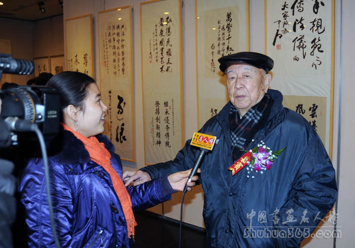 中国书画名人榜记者现场采访白介夫先生